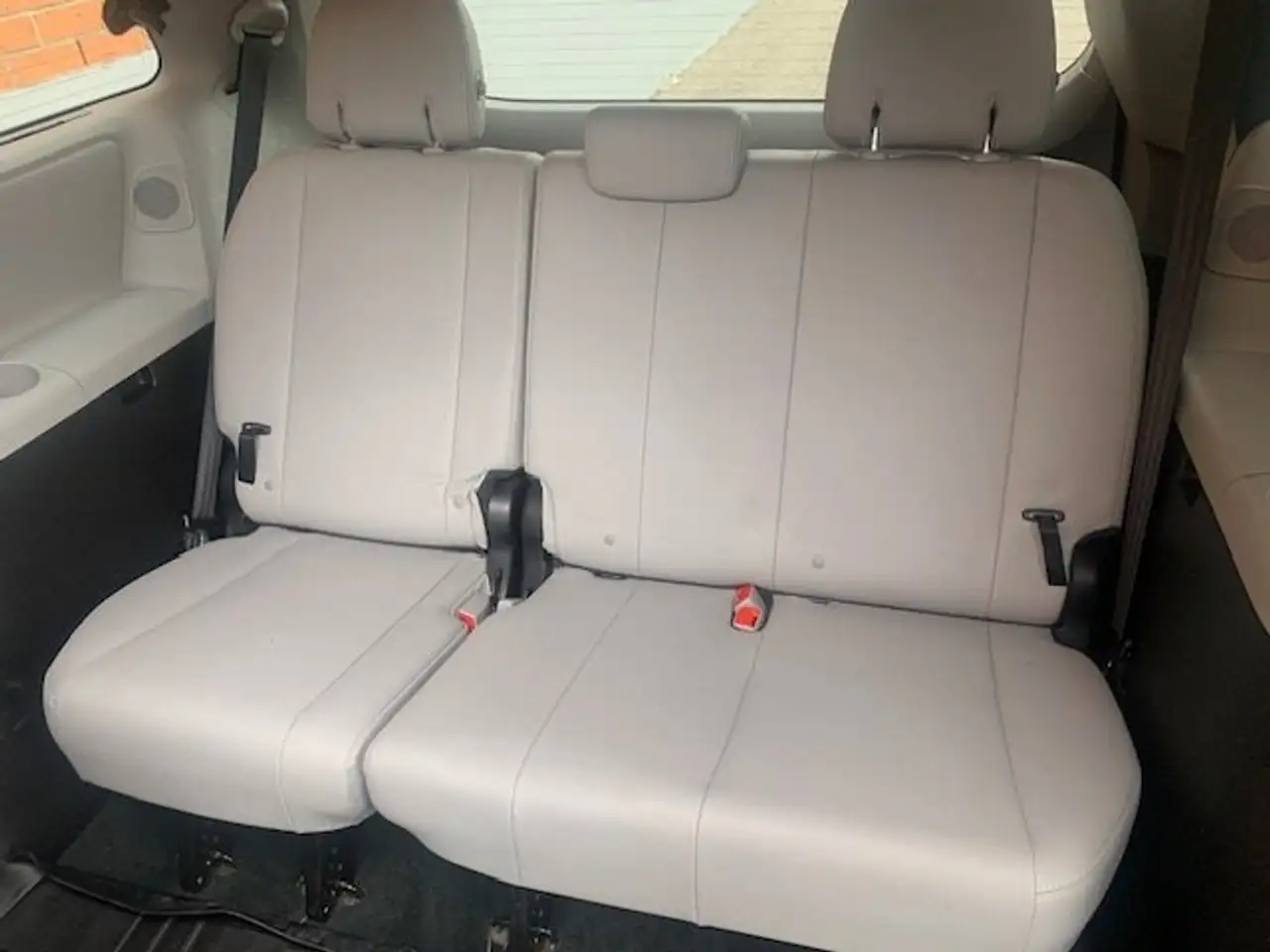 Toyota Sienna photo Toyota Sienna
