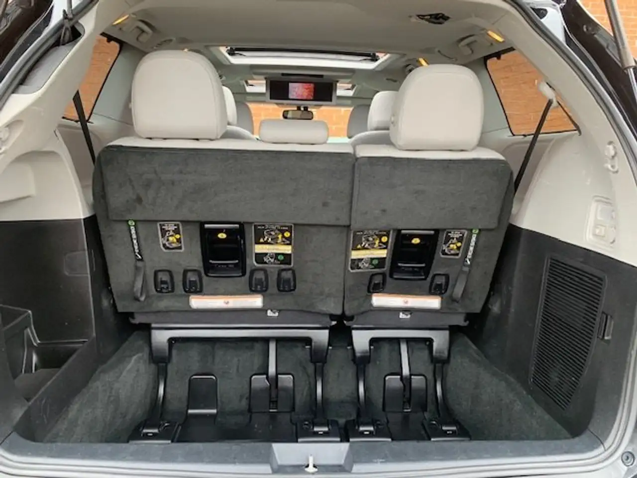 Toyota Sienna photo Toyota Sienna