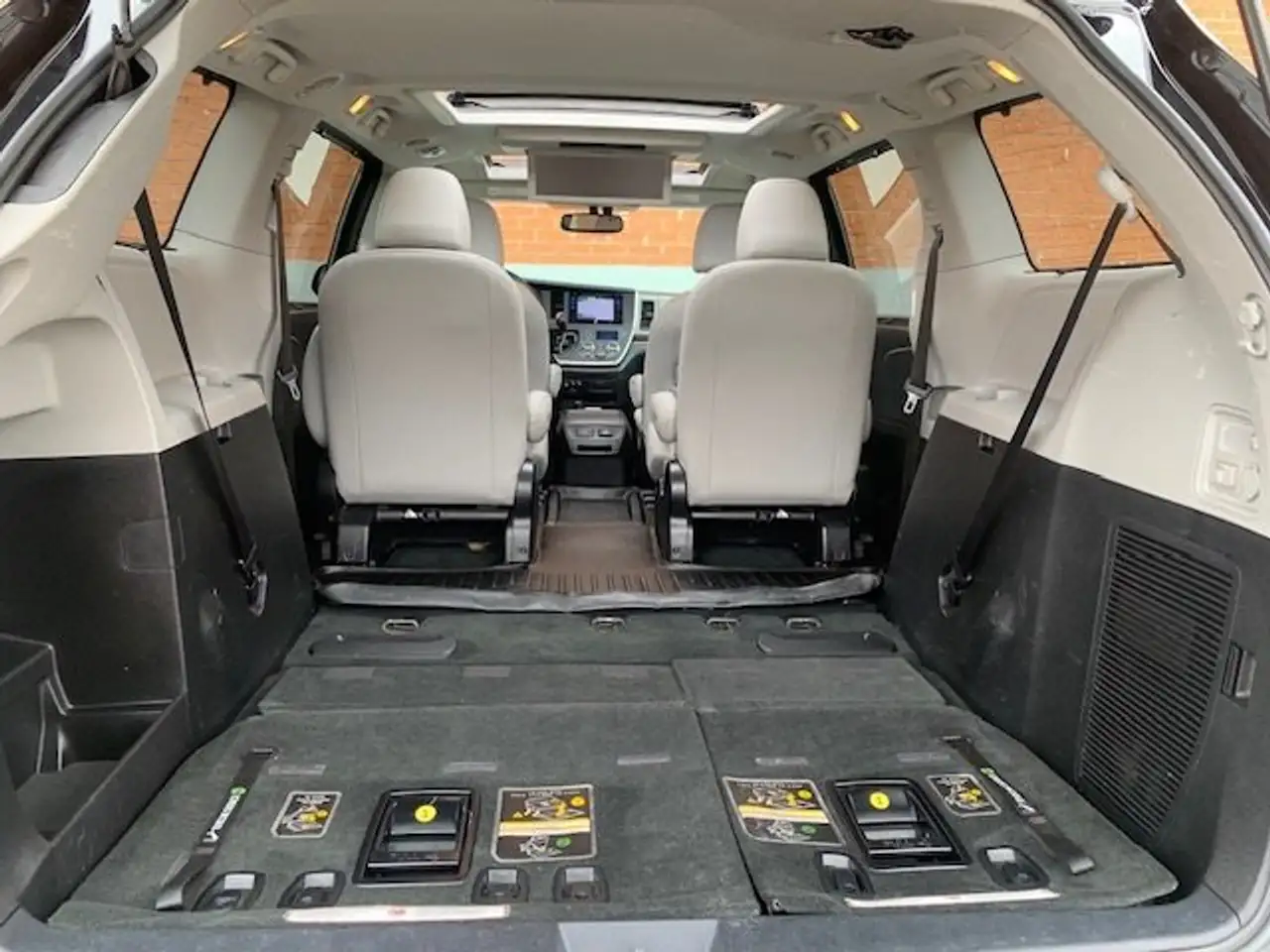 Toyota Sienna photo Toyota Sienna