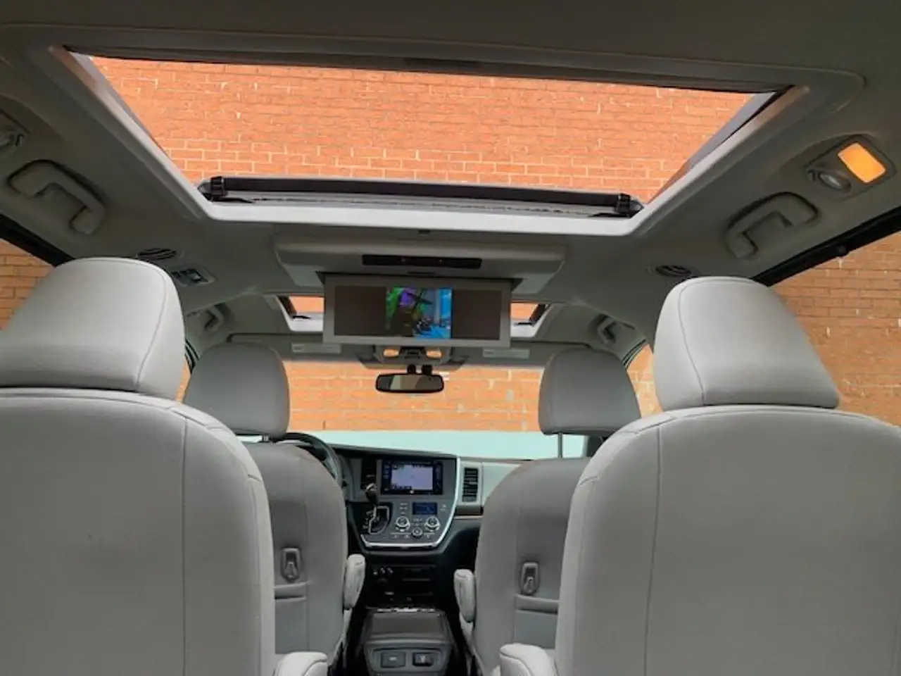 Toyota Sienna photo Toyota Sienna