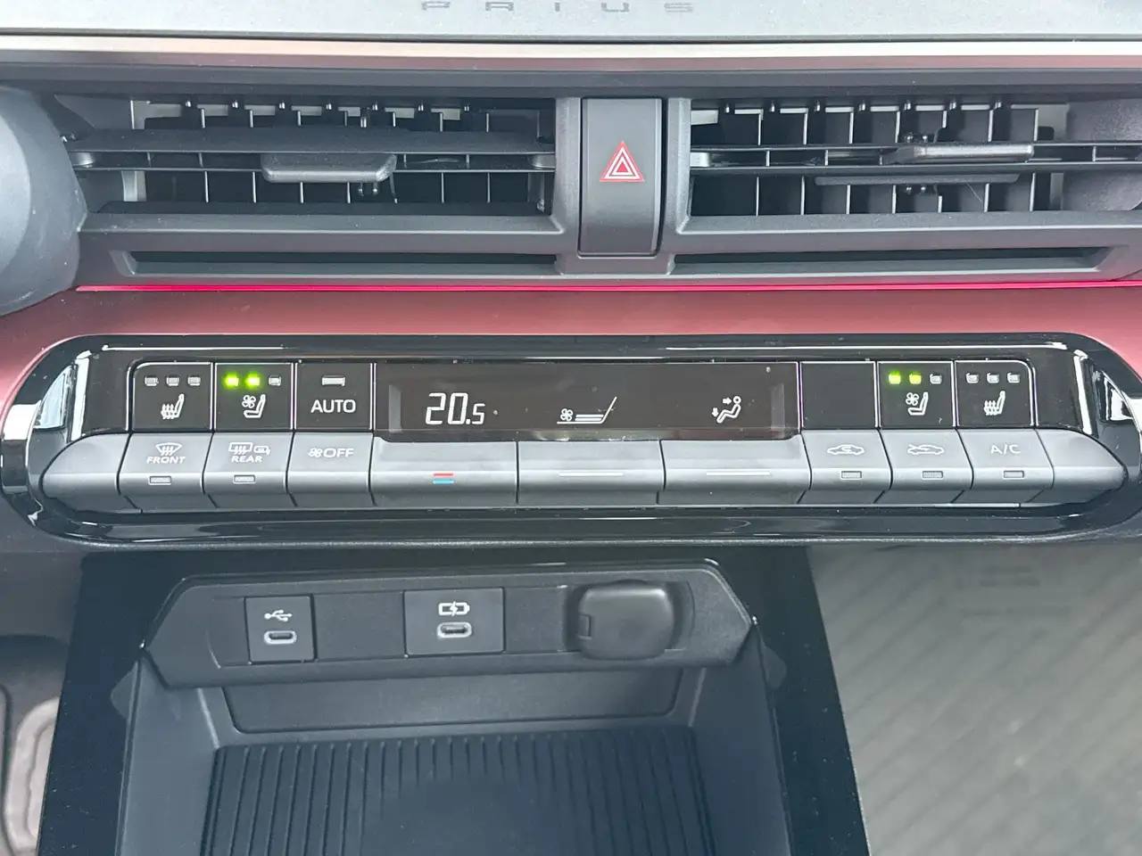 Toyota Prius снимка Toyota Prius