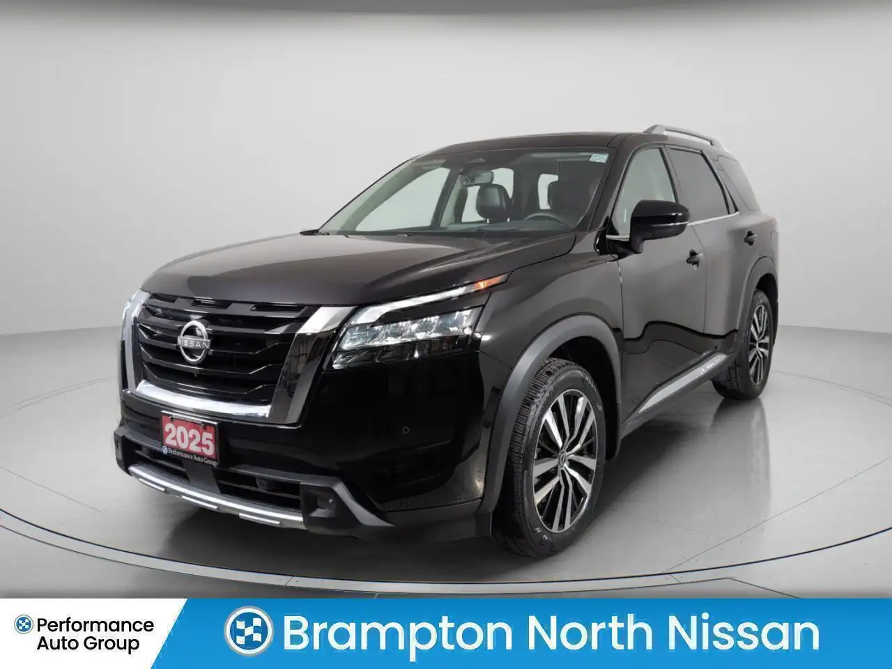 Nissan Pathfinder снимка Nissan Pathfinder