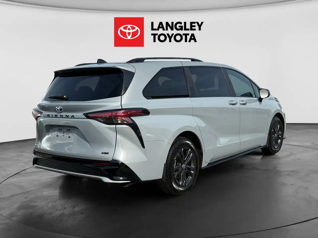 Toyota Sienna снимка Toyota Sienna