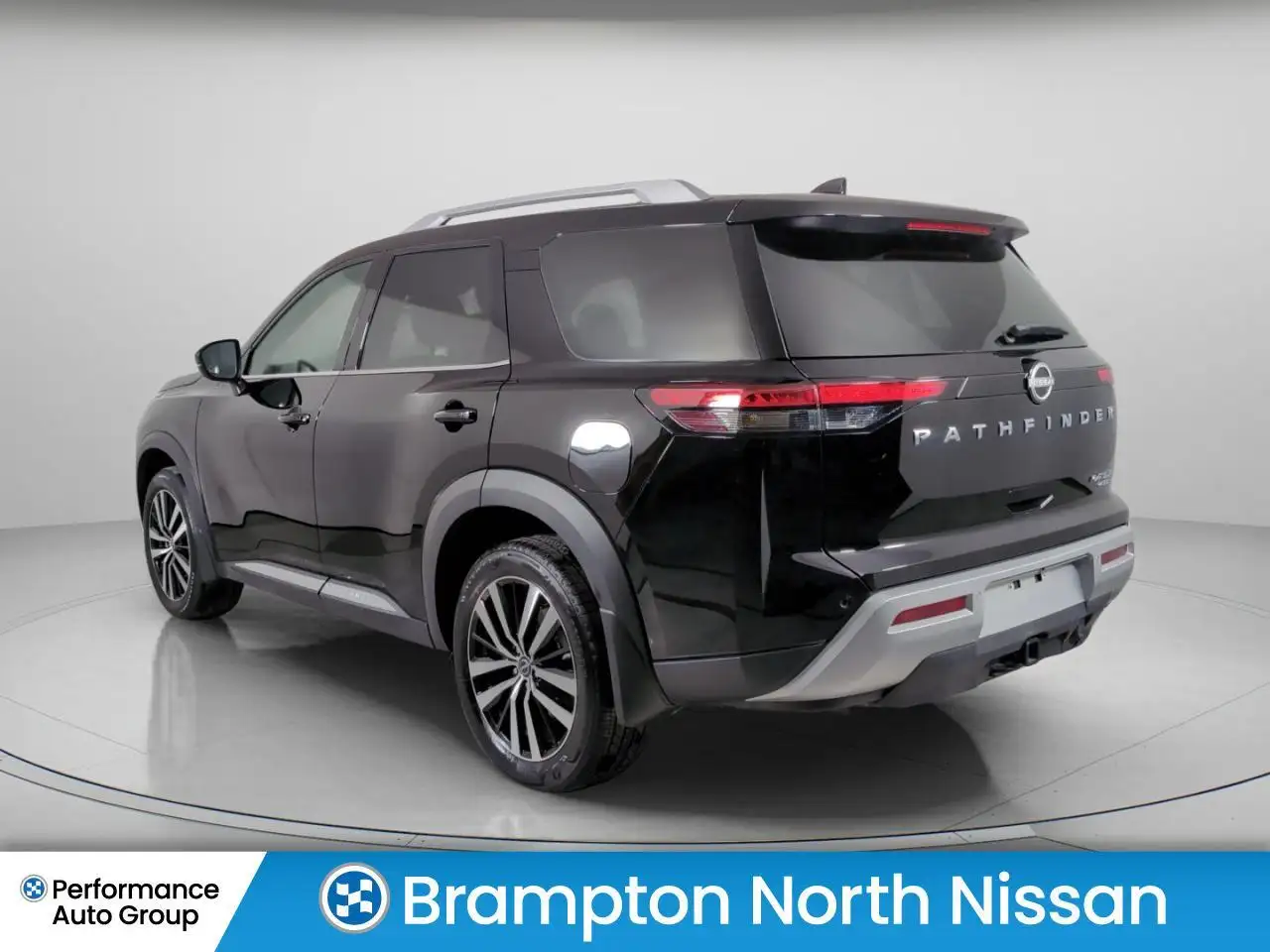 Nissan Pathfinder снимка Nissan Pathfinder