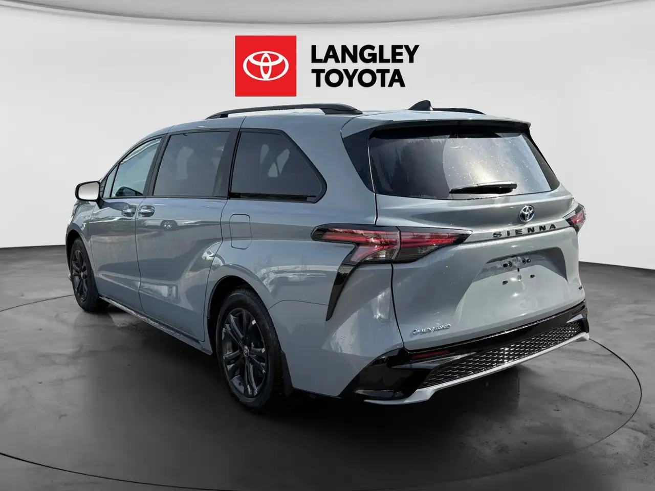 Toyota Sienna снимка Toyota Sienna