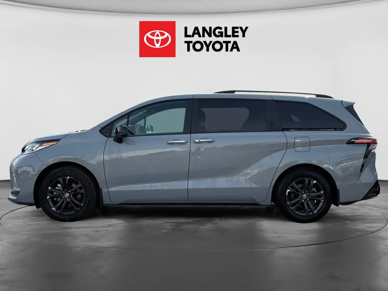 Toyota Sienna снимка Toyota Sienna