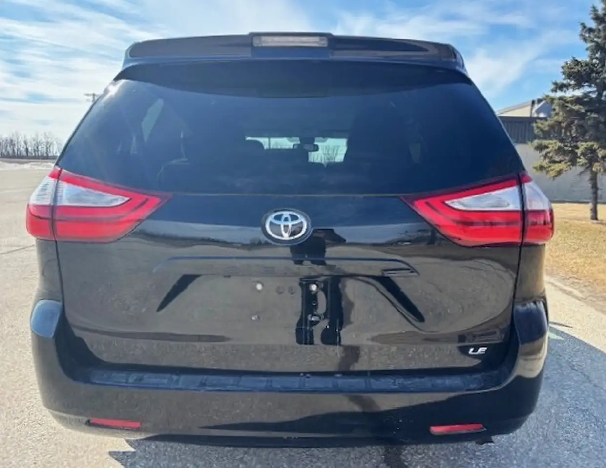 Toyota Sienna снимка Toyota Sienna