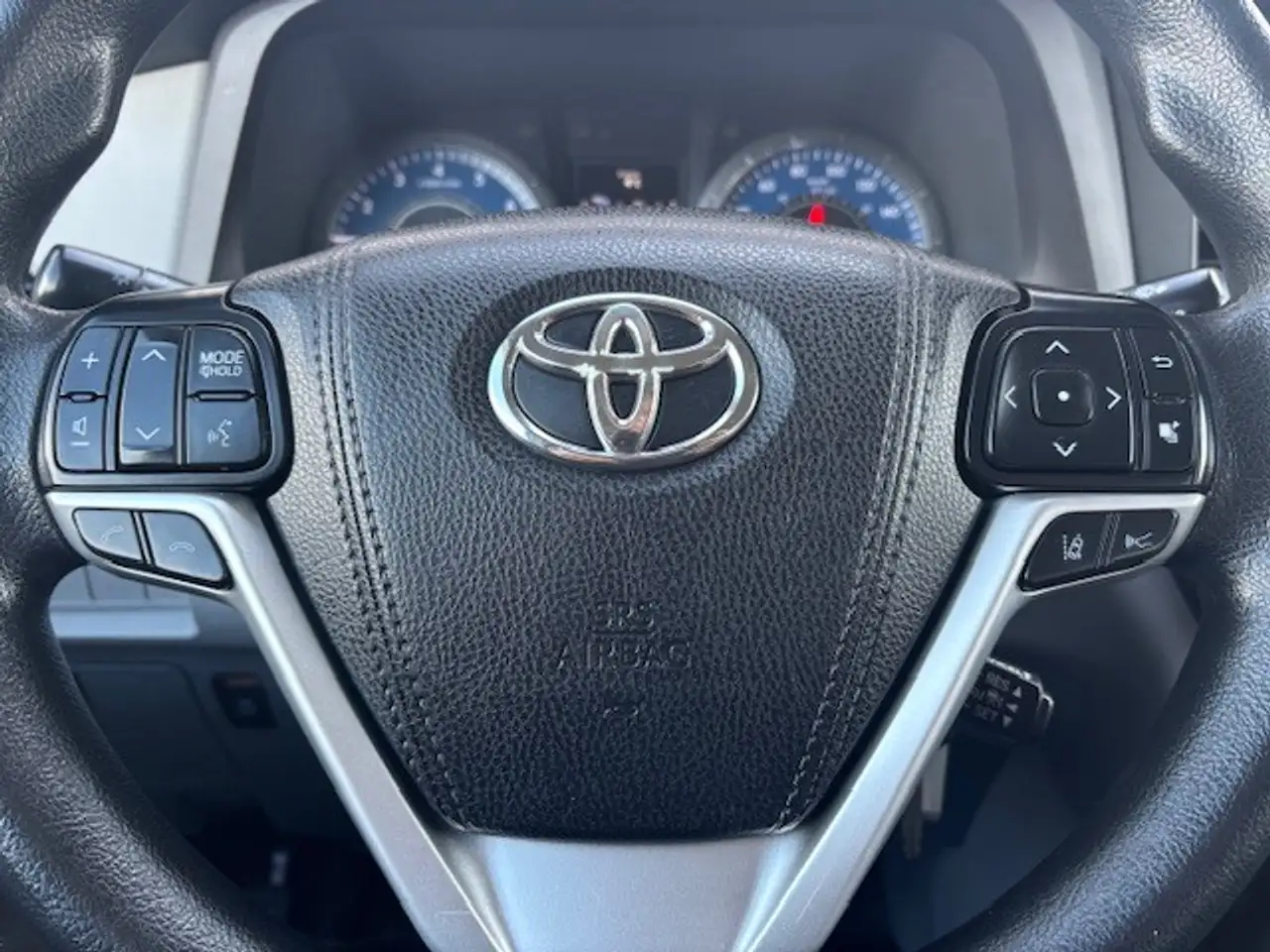 Toyota Sienna снимка Toyota Sienna