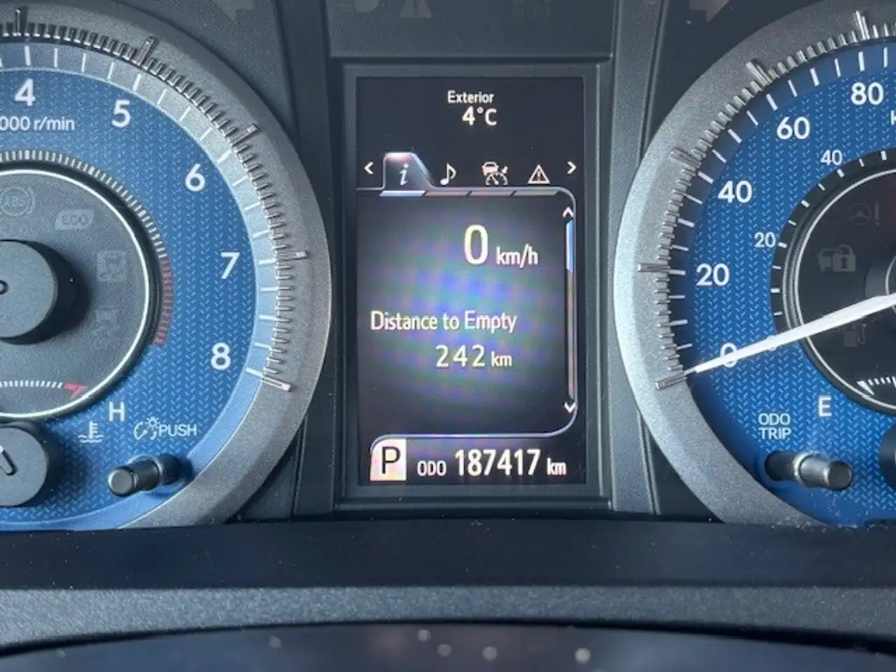 Toyota Sienna снимка Toyota Sienna