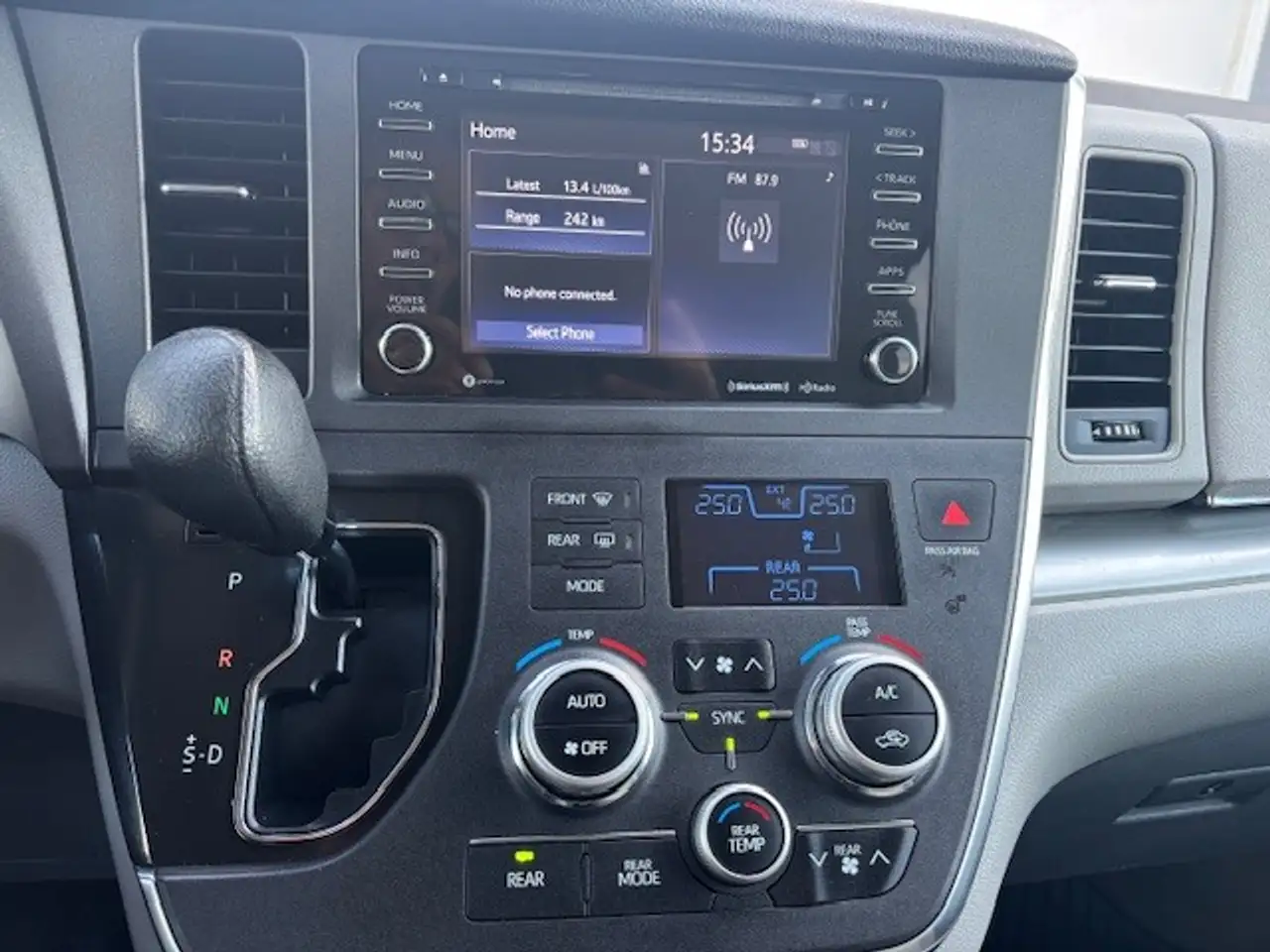 Toyota Sienna снимка Toyota Sienna