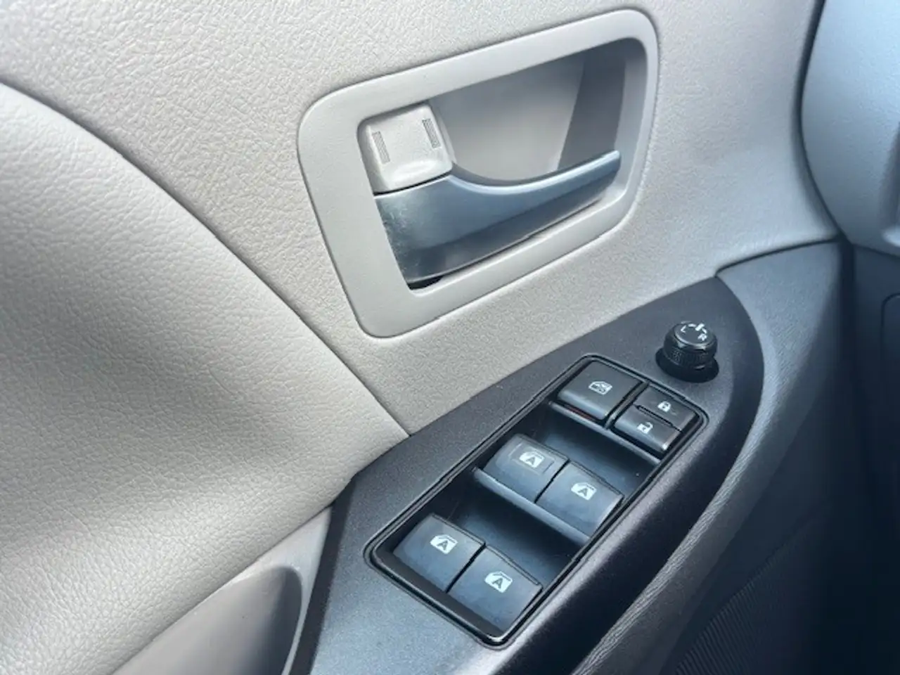 Toyota Sienna снимка Toyota Sienna