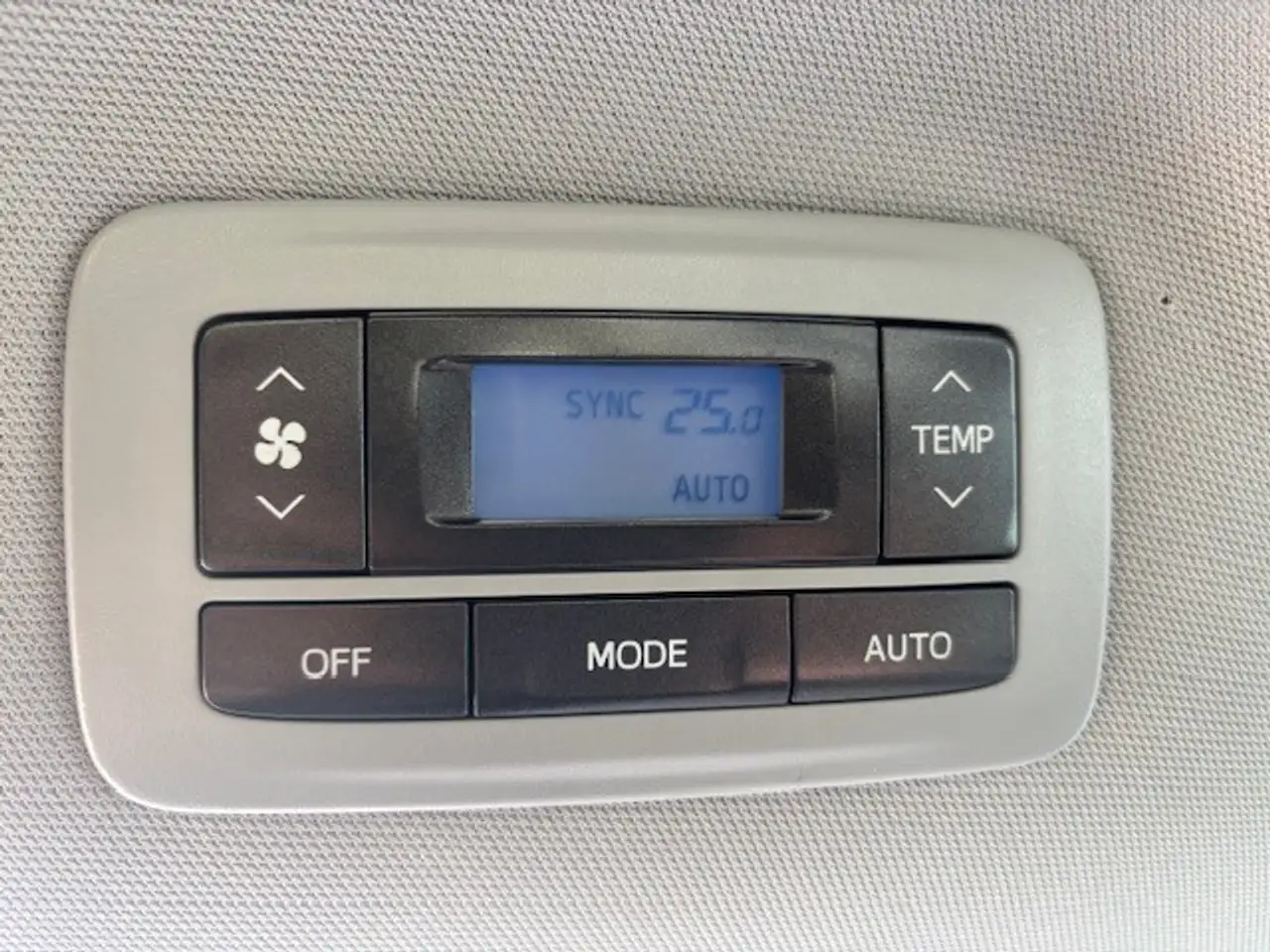 Toyota Sienna снимка Toyota Sienna