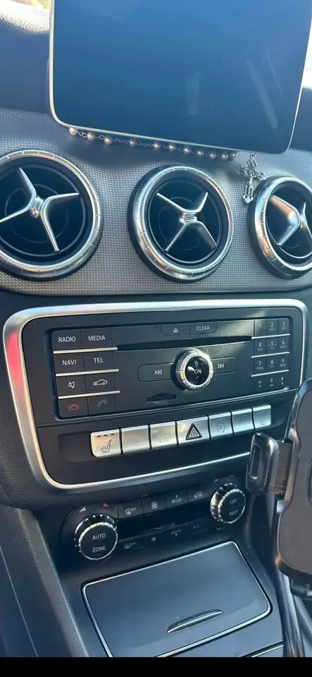Mercedes-Benz CLA снимка Mercedes-Benz CLA