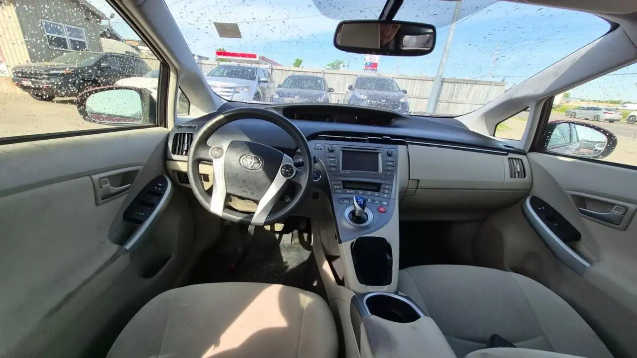 Toyota Prius снимка Toyota Prius