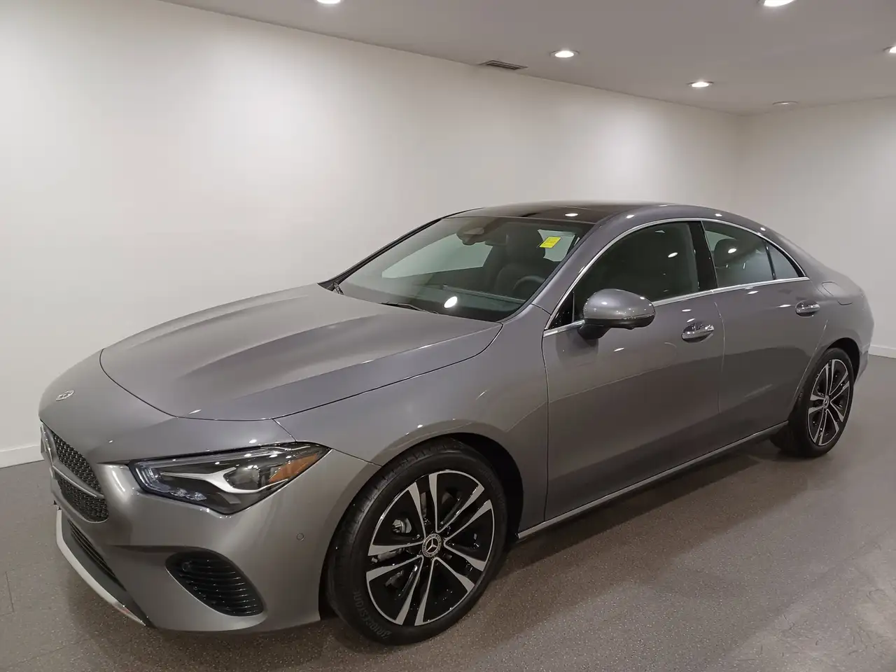 Mercedes-Benz CLA снимка Mercedes-Benz CLA