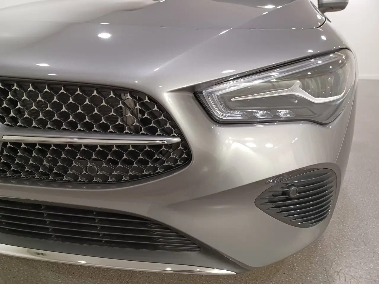 Mercedes-Benz CLA снимка Mercedes-Benz CLA