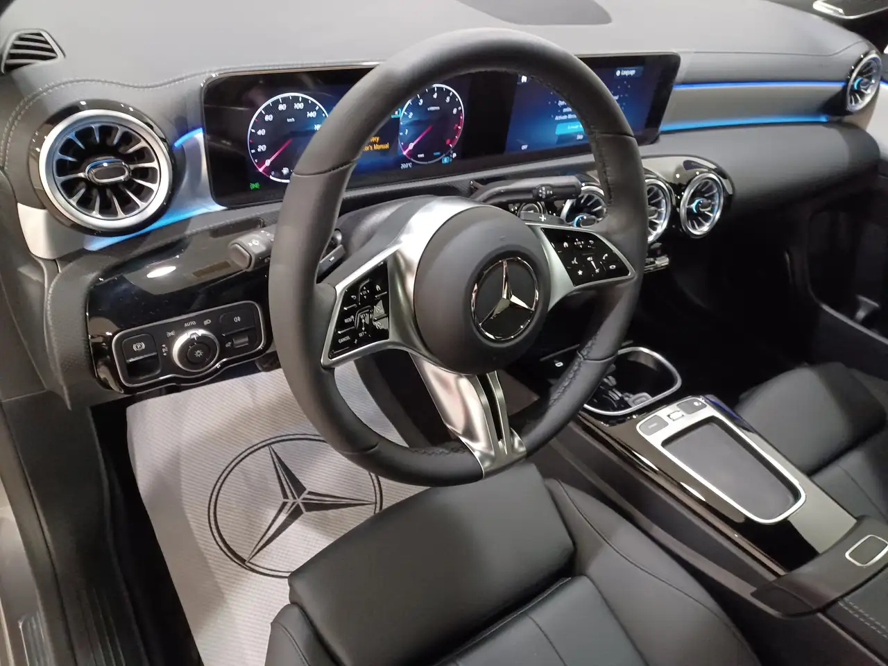 Mercedes-Benz CLA снимка Mercedes-Benz CLA