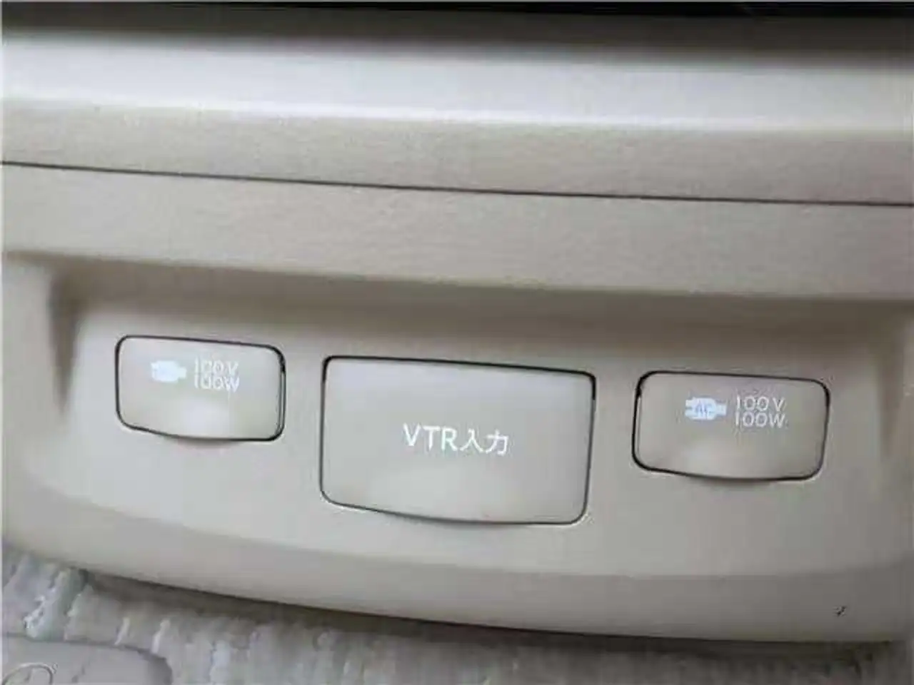 Toyota Alphard снимка Toyota Alphard