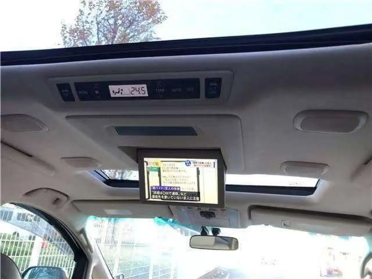 Toyota Alphard снимка Toyota Alphard