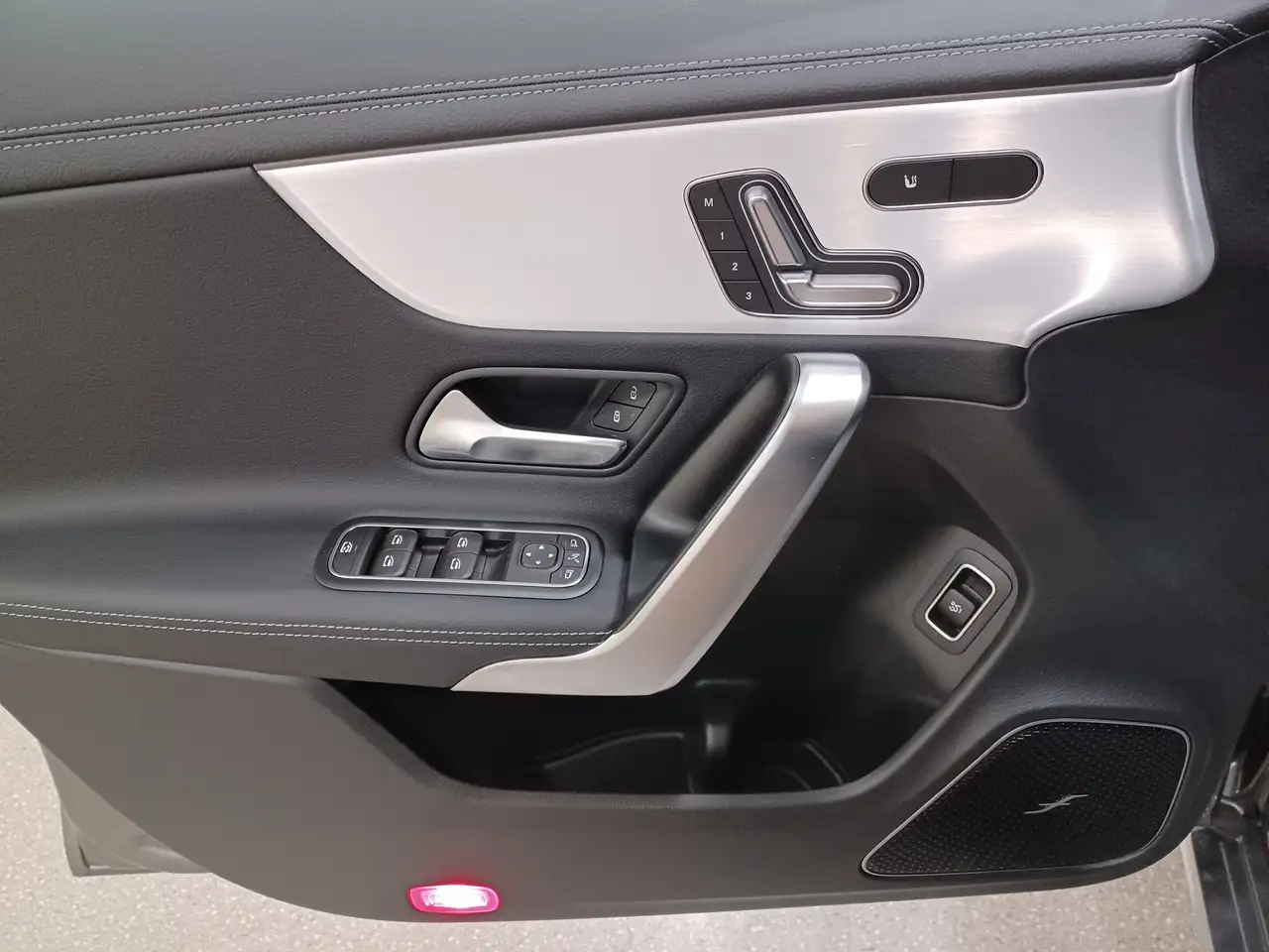 Mercedes-Benz CLA снимка Mercedes-Benz CLA