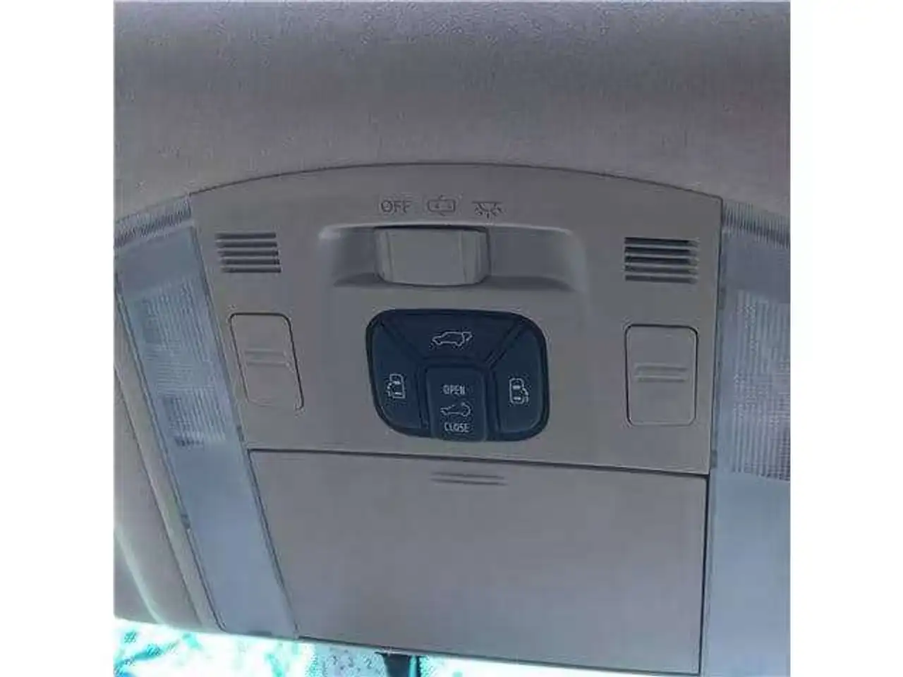 Toyota Alphard снимка Toyota Alphard