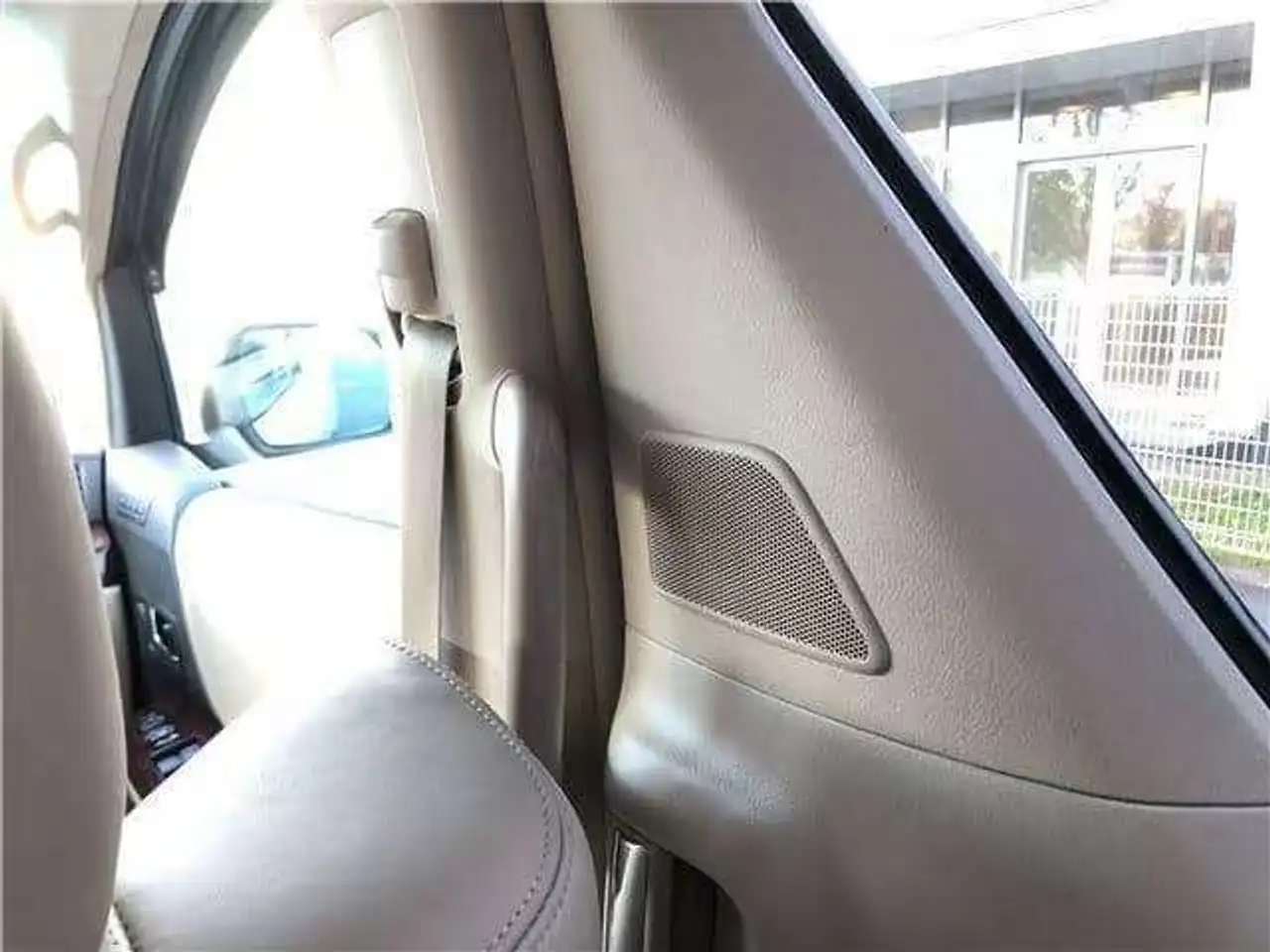 Toyota Alphard снимка Toyota Alphard