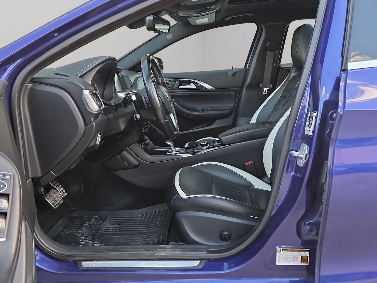 Infiniti QX30 photo Infiniti QX30