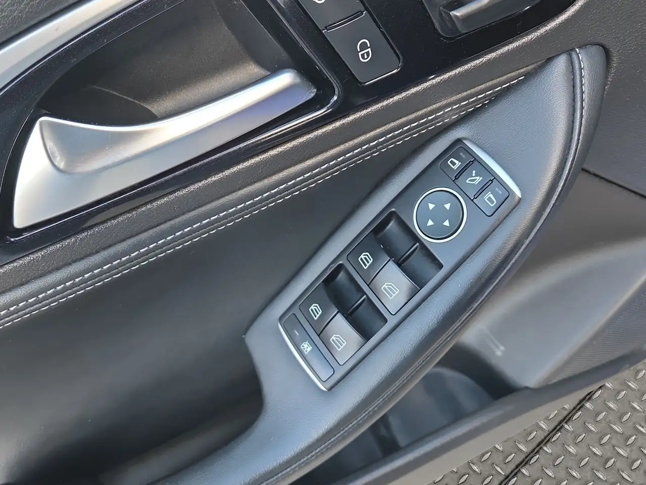 Infiniti QX30 photo Infiniti QX30