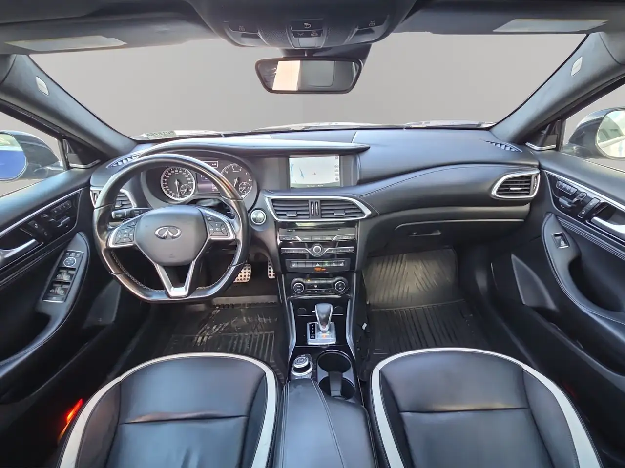 Infiniti QX30 photo Infiniti QX30