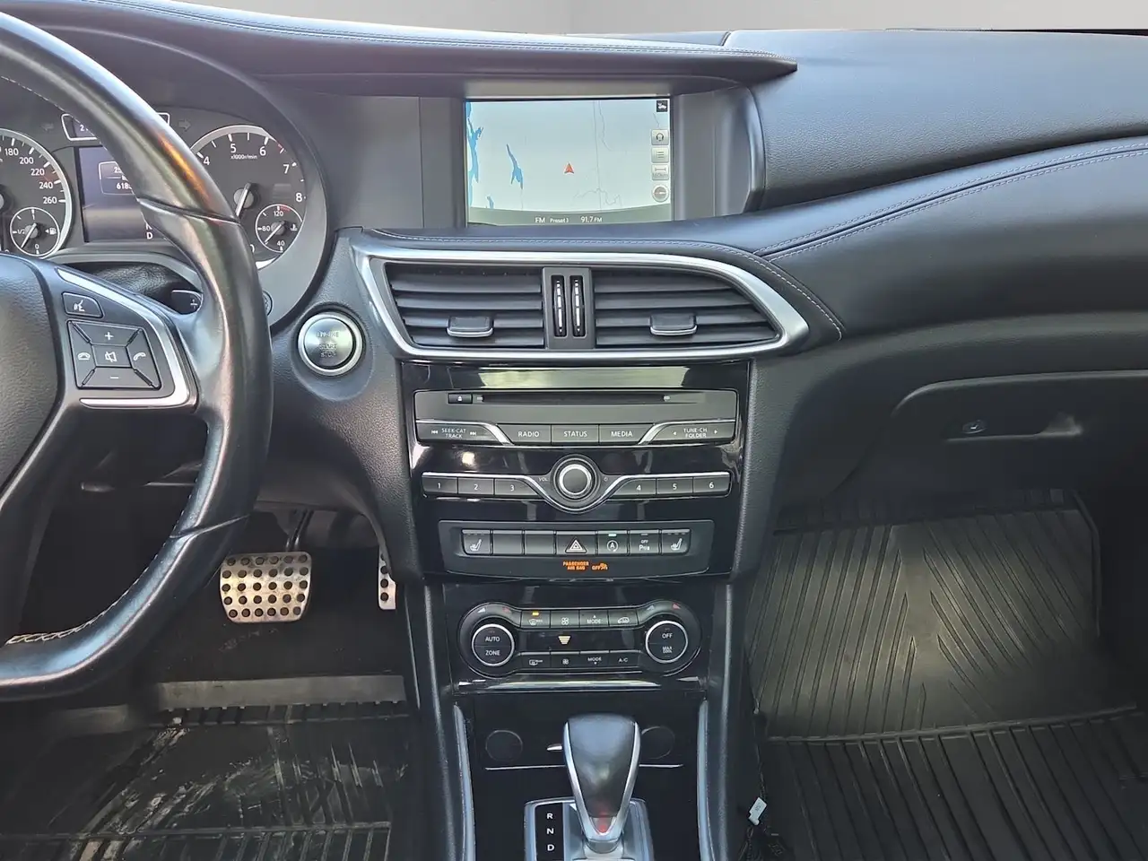 Infiniti QX30 photo Infiniti QX30