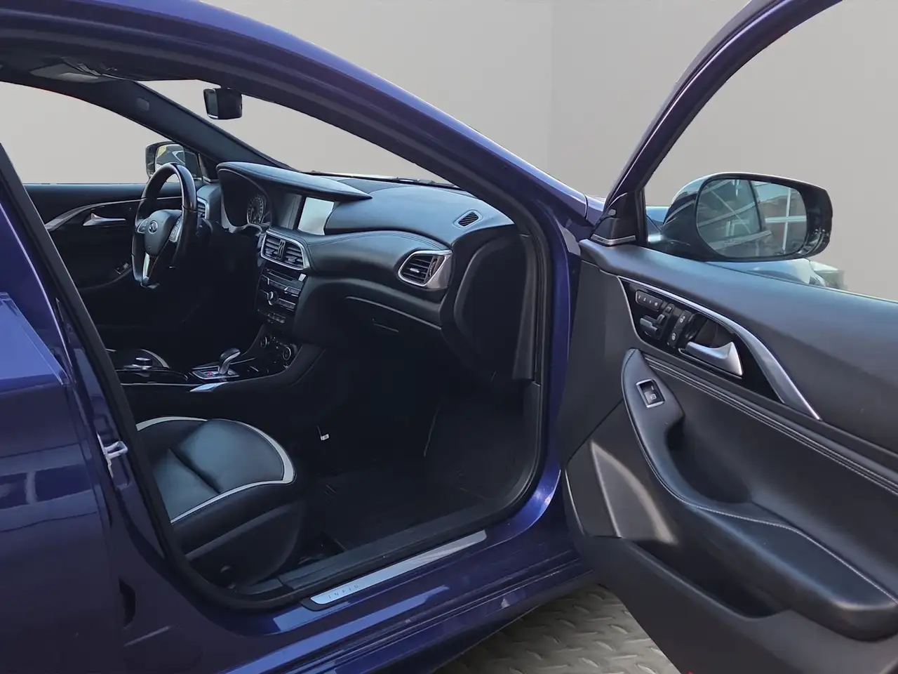 Infiniti QX30 photo Infiniti QX30