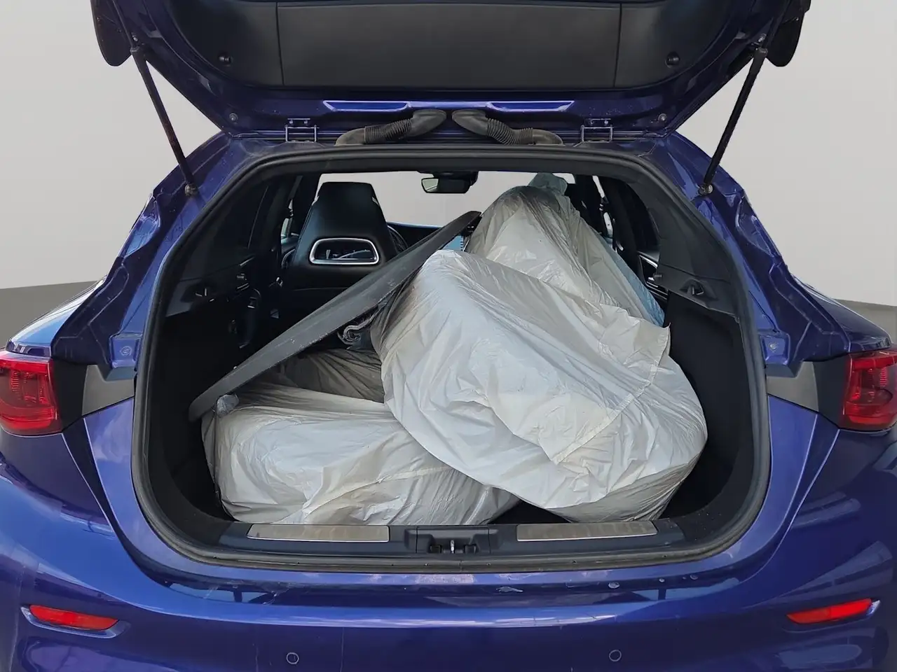 Infiniti QX30 photo Infiniti QX30