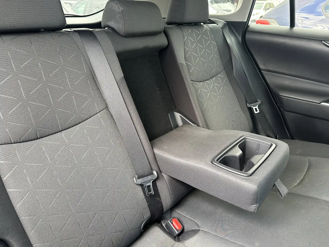 Toyota RAV 4 снимка Toyota RAV 4