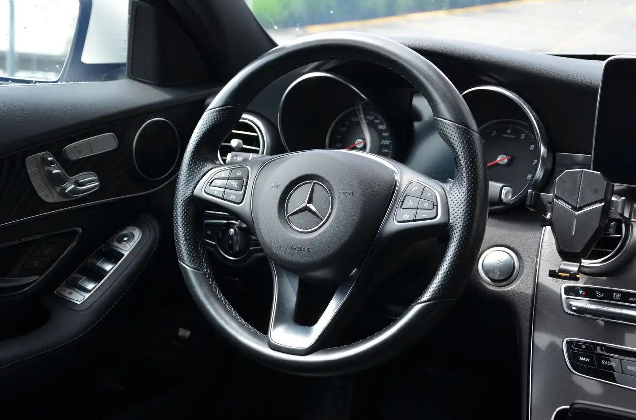 Mercedes-Benz C-Class photo Mercedes-Benz C-Class