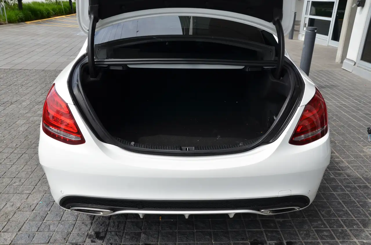 Mercedes-Benz C-Class photo Mercedes-Benz C-Class