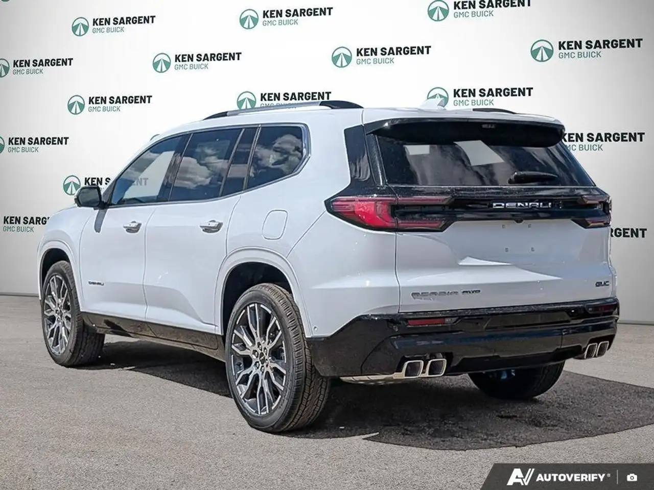 GMC Acadia снимка GMC Acadia