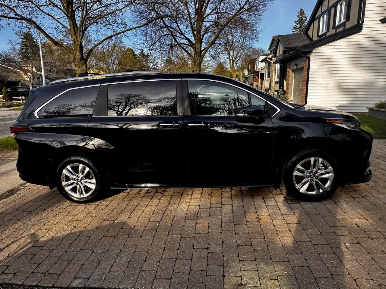 Toyota Sienna снимка Toyota Sienna