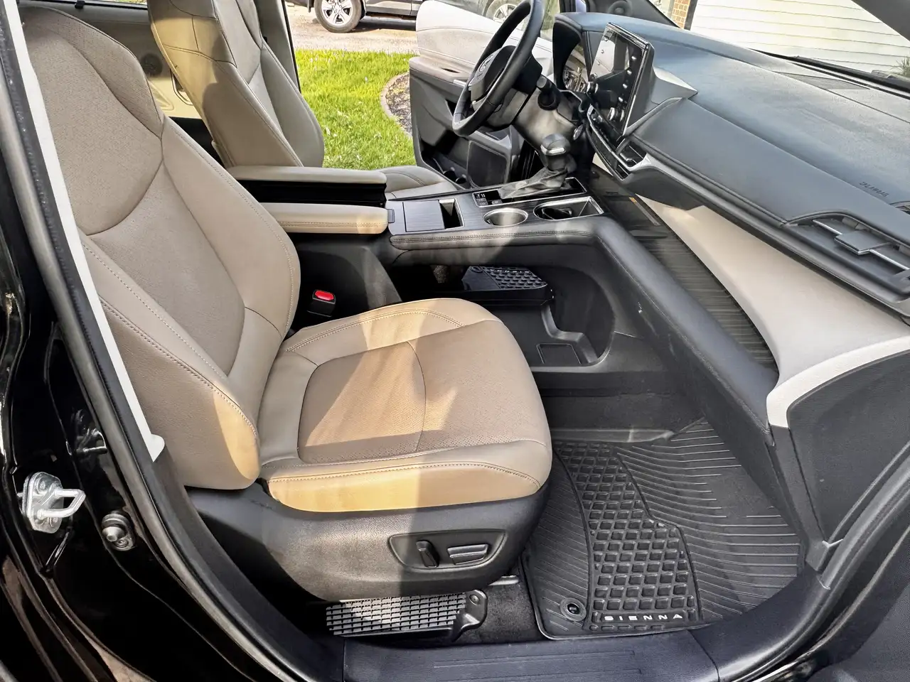 Toyota Sienna снимка Toyota Sienna
