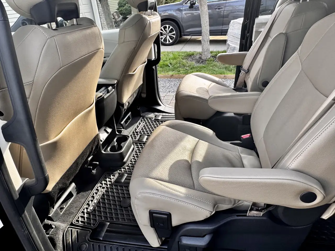 Toyota Sienna снимка Toyota Sienna