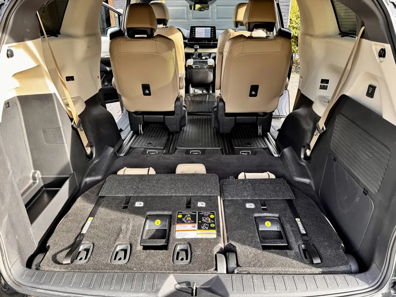 Toyota Sienna снимка Toyota Sienna