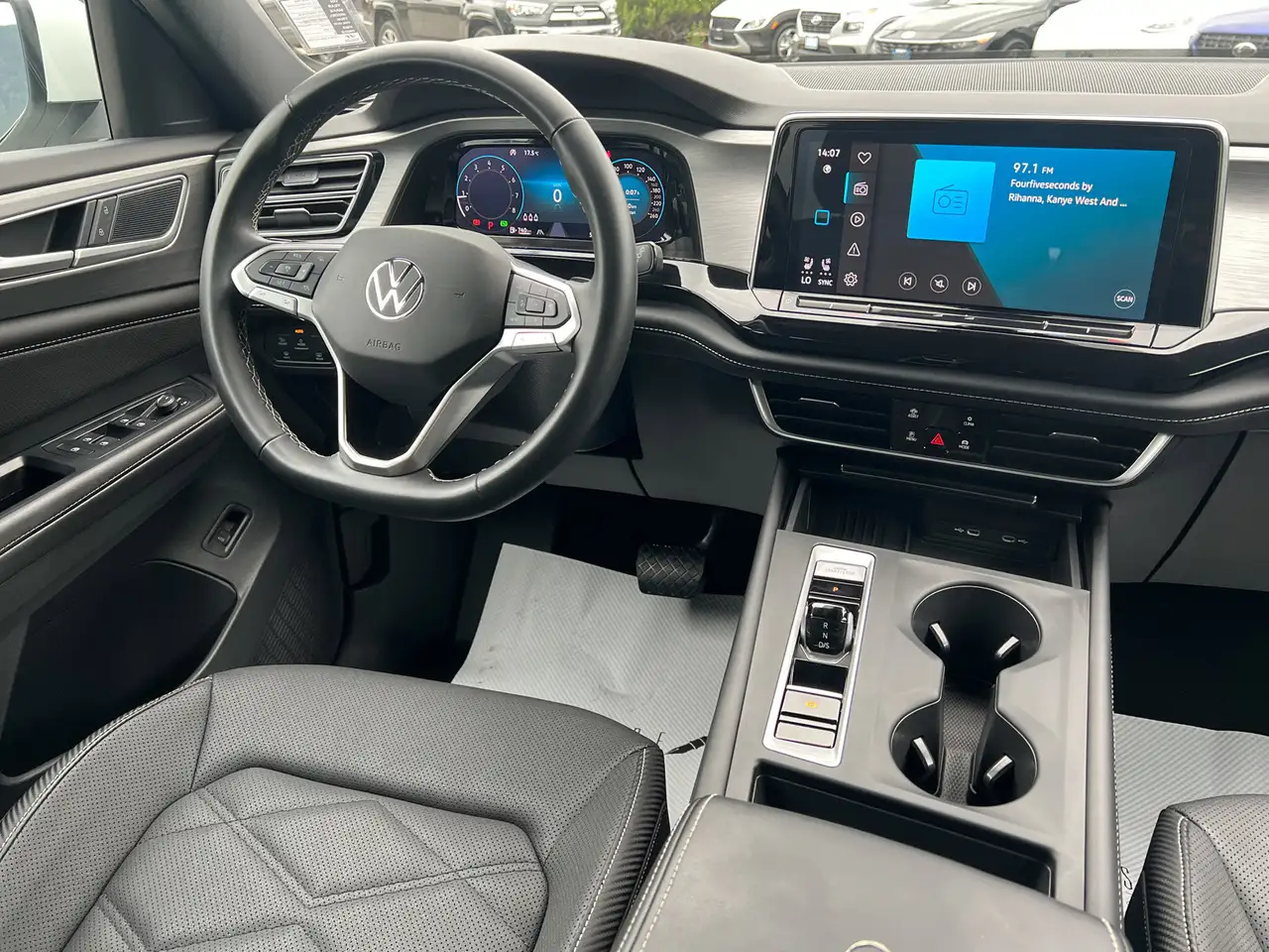 Volkswagen Atlas снимка Volkswagen Atlas