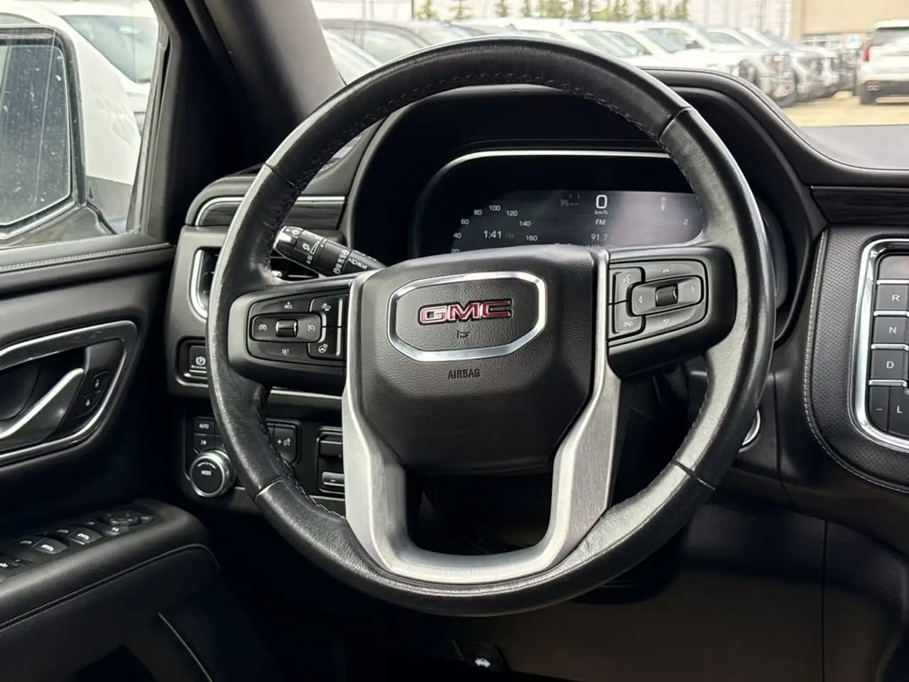GMC Yukon снимка GMC Yukon