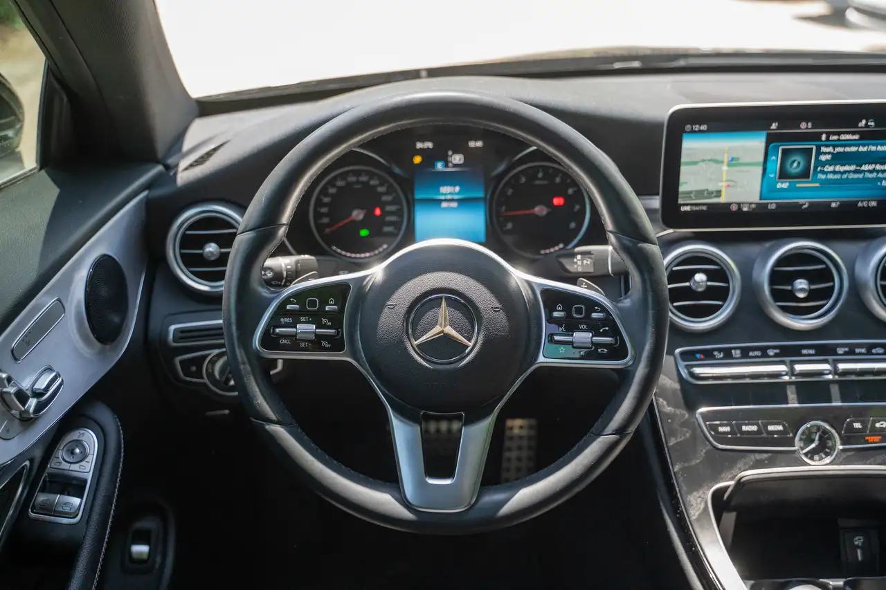 Mercedes-Benz C-Class снимка Mercedes-Benz C-Class