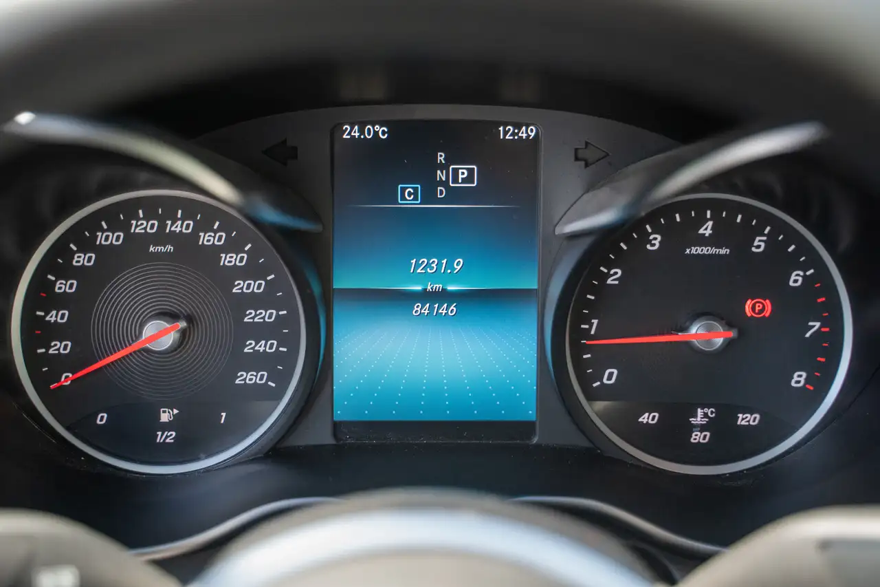 Mercedes-Benz C-Class снимка Mercedes-Benz C-Class