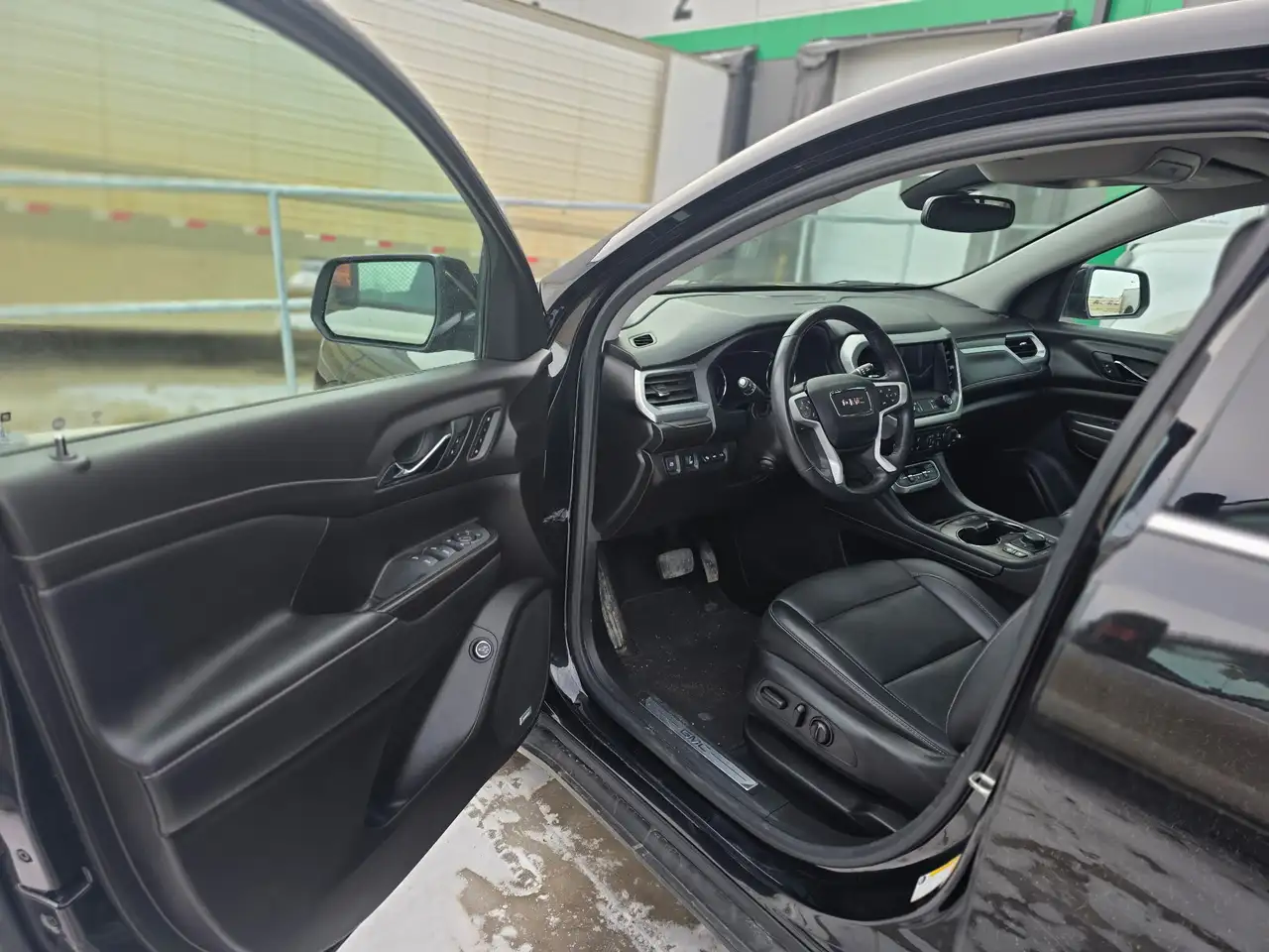 GMC Acadia снимка GMC Acadia