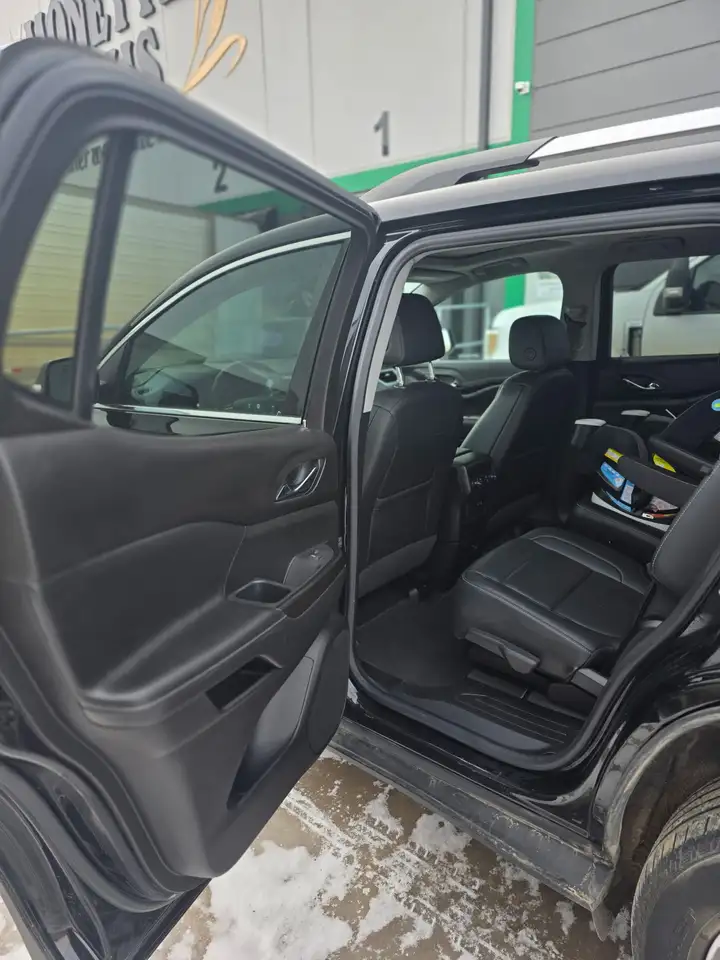 GMC Acadia снимка GMC Acadia