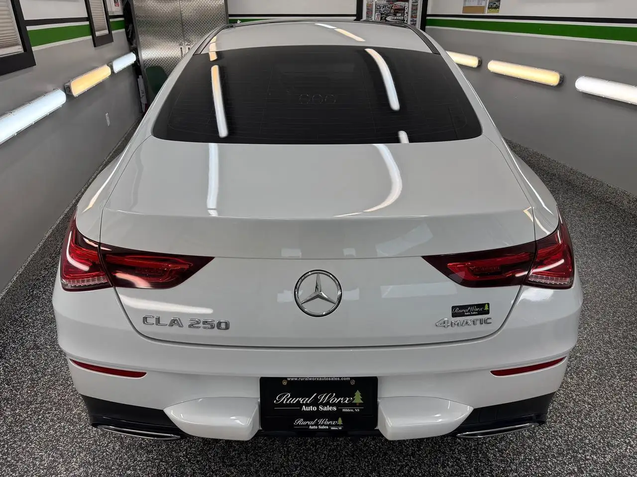 Mercedes-Benz CLA снимка Mercedes-Benz CLA