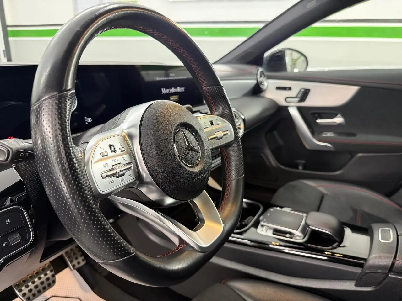 Mercedes-Benz CLA снимка Mercedes-Benz CLA