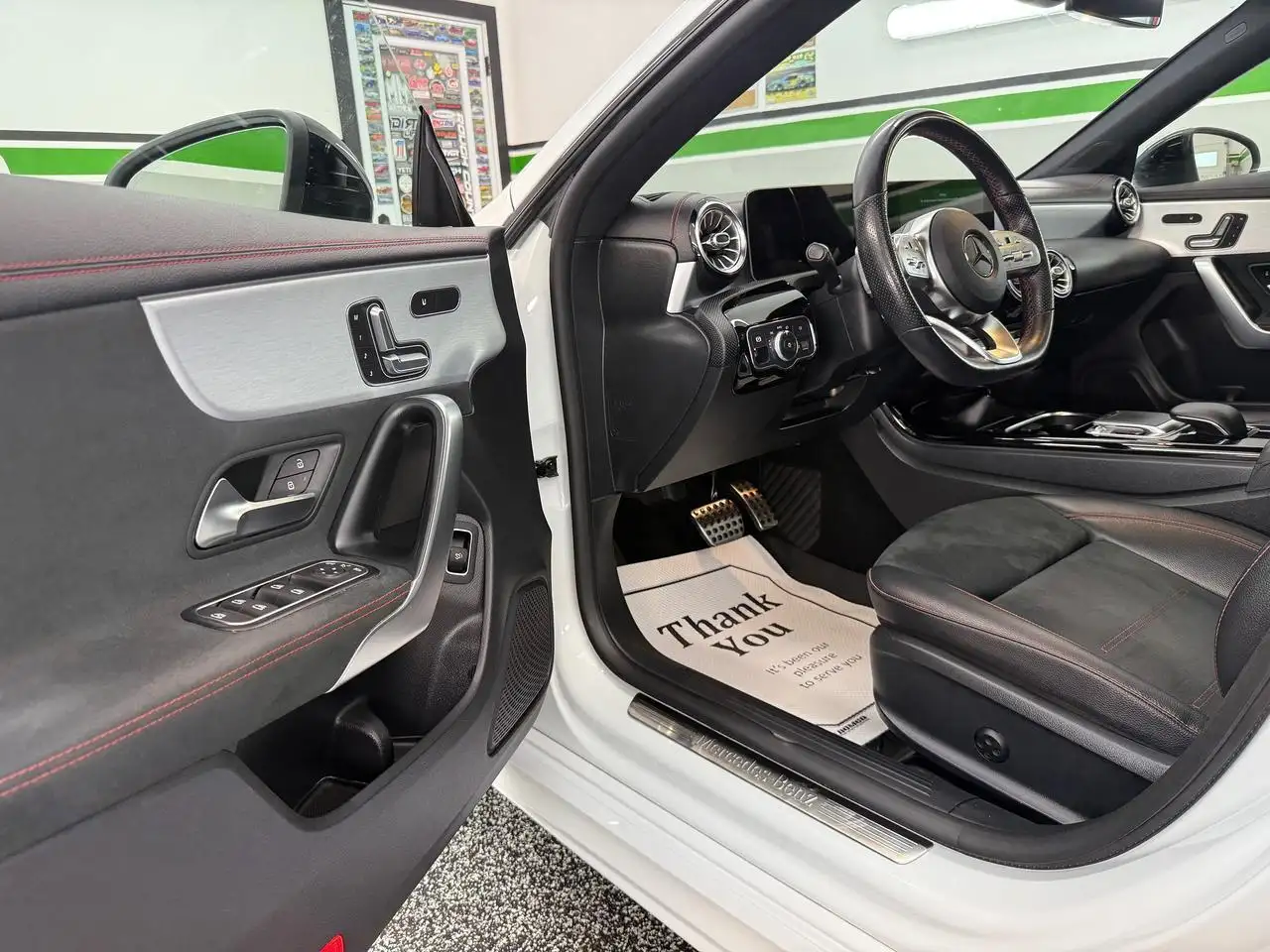 Mercedes-Benz CLA снимка Mercedes-Benz CLA