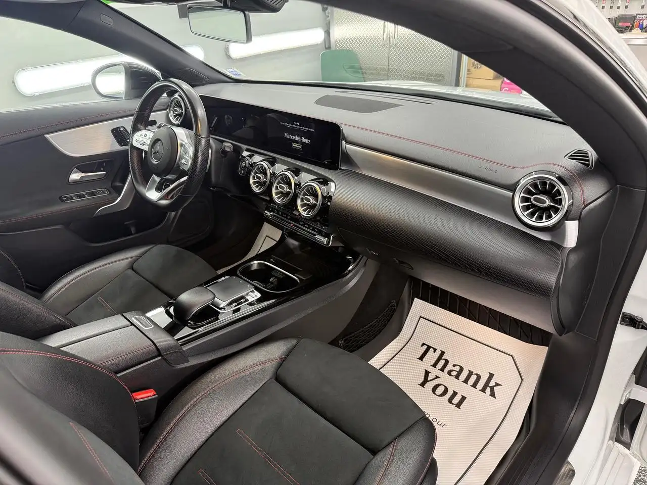 Mercedes-Benz CLA снимка Mercedes-Benz CLA